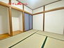 掛川市大池 リビングから目が届く和室は、お子様の遊び場・ 家事スペースとして使うのもオススメです 