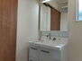 ＼潮新町　新築戸建／ 洗面台メーカー：INAX三面鏡内に収納スペース、洗面台下に1枚扉、引出し2ヶ所