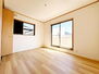 静岡市清水区高橋１丁目　中古戸建 寝室にもご利用いただける居室スペースです。