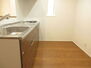 新築戸建　岡山市南区福富東ＩＩＩ 奥様も嬉しい食器洗い乾燥機付き。会話のはずむ対面キッチンです。