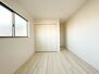 川口市安行吉蔵 【Room-洋室】  シンプルにデザインされた室内。家具やレイアウトでお好みの空間に。
