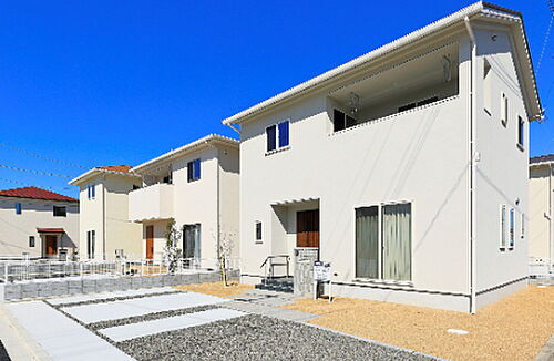 愛媛県伊予郡松前町大字北黒田 中古住宅