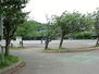 第一運動公園　1000m　野球場やテニスコート、サッカーなどの練習ができる広場、ドックランスペースなどが整備されています。 