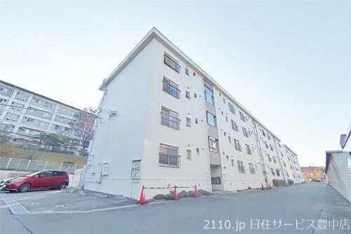 大阪府寝屋川市三井南町 4階建