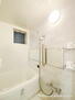 安心を買うなら、朝日土地建物へ　大倉山コーポラス 【浴室】上品な色合いが魅力のバスルームは、ほっと落ち着く空間を作り出しています。広々とした浴槽で体を