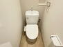 東川口パークホームズ 新規交換済みのトイレ。壁や床も張替済みでピカピカです！