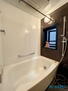 クレストフォルム宮崎台サウステラス 落ち着いた色みの浴室。足を伸ばして浴槽に浸かっていただける広さです。