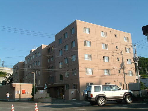 北海道札幌市南区石山一条２丁目 5階建
