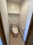 【９４．００平米の４ＬＤＫタイプ！８階で眺望良好】サーム広島インターＡ 収納棚付きのトイレ