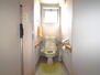 アークシティ南通築地 室内（2022年10月）撮影<BR>温水洗浄付きのトイレです。<BR>両サイドに手すりが付いていて、お子様にも年配の方にも安心♪<BR>お気軽にお問い合わせください。