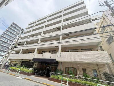 グランドメゾン池袋 毎日の暮らしが便利になる、池袋駅まで徒歩8分。タイル貼りの外壁デザインが映える、上品な佇まいのマンションです。