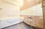 レクセルガーデン蕨 1418サイズの浴室で一日の疲れをゆったりと癒せそうです。<BR>雨の日に嬉しい浴室換気乾燥暖房機能がございます。