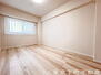 江戸川ハイツ ベッドやデスクなど、家具の配置がしやすい居室です。