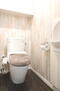 キャナルファーストタワー トイレ（2024年1月撮影）<BR>脱臭など多彩な機能を備えた洗浄便座を使用。便利な手洗い器も設置しています。