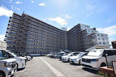 【売主直売・リノベーション済!戸建て感覚の専用庭♪】和光パークファミリ 【外観】<BR>大規模修繕工事済◎<BR>3沿線利用可能な好立地!<BR>『地下鉄・成増駅』&『東上線・成増駅』まで徒歩圏内♪<BR>駅近=利便性の高さが魅力の日当たりのいいお住まいです