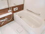 ライオンズマンション登戸第３ 浴室-1<BR>浴室乾燥機・ワイドミラー・サーモ付シャワー水栓。追い焚きや足し湯機能もございます。