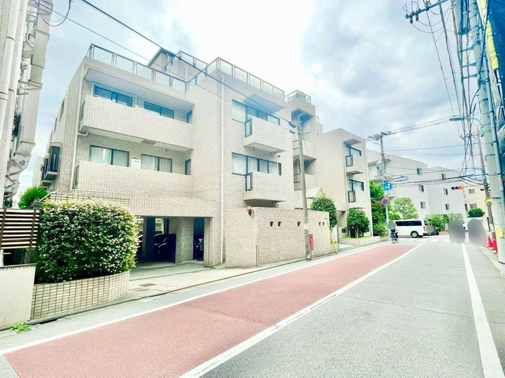 ロイヤルヴィーゼ学芸大学 「学芸大学」駅まで徒歩7分の好立地に佇む低層レジデンス。