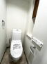アルカーデン鵠沼松が岡ヒルコート トイレも新規交換済です。もちろんリモコン、タオル掛けも新品です。