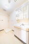エクセル東陽町 【洗面室】<BR>洗面室には棚があり、お風呂上りに使うタオル置き場や小物の収納に便利です。