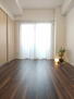 ベルジュール稲城Ⅱ 柔らかな日差しが差し込む洋室は主寝室としてもお使いいただけます。<BR>