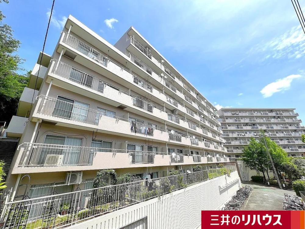 クイーンハイツ久地 外観写真