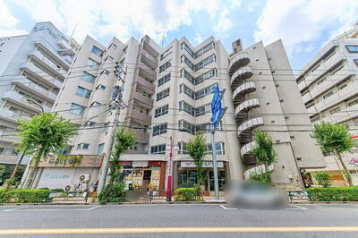 ライオンズマンション三軒茶屋 安心感のあるオートロック付マンションです。