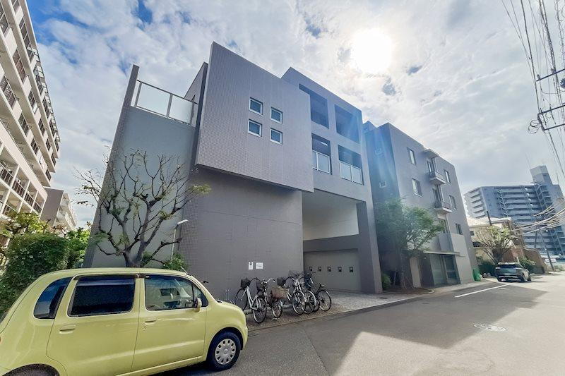 グランドメゾン西船橋 外観/1995年築の新耐震基準適合マンション。総戸数53戸のマンションで、スタイリッシュな外観。