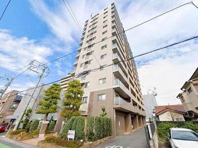 ネバーランド草加 東武伊勢崎・大師線「草加」駅徒歩9分、スーパー、コンビニ、小中学校が徒歩圏内に揃う利便性良好な立地。ペット飼育可(細則有)