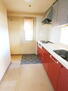 スタンレーヒルズ横浜小机 【キッチン/約3.3帖】<BR>キッチンには自然換気のできる窓があり、調理中の匂いをダイニング側へ届きにくくしてくれます。