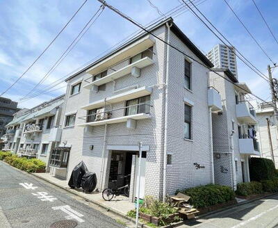 中銀上馬マンシオン 【三軒茶屋】~国道246号線から一本入った立地~ 角住戸!全居室開口があり通風良好な住戸です♪ 2021年7月:玄関ドア交換工事実施 ※大規模修繕検討中