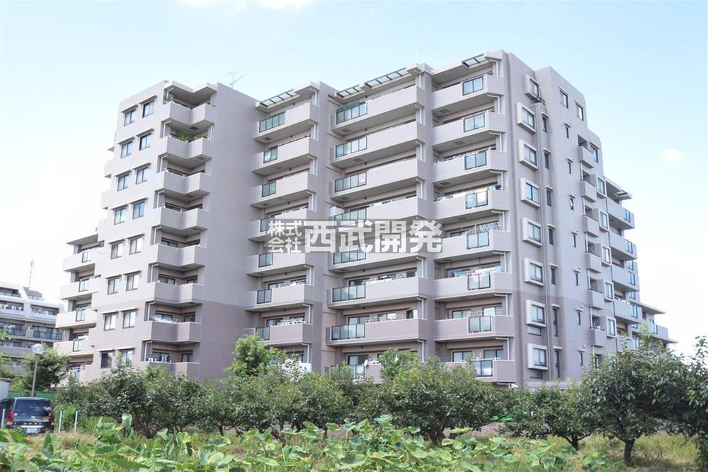 レクセルガーデン武蔵砂川 隣に建物がくっついているわけではない、開放的な立地に佇むマンションとなっております!