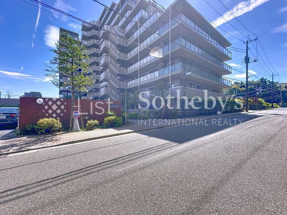 グレーシア湘南ライフタウン 【グレーシア湘南ライフタウン】<BR>時間とともに街に溶け込みながら、変わらぬ存在感を放つ外観。自然と目を引くデザインが、住まうよろこびを育みます。