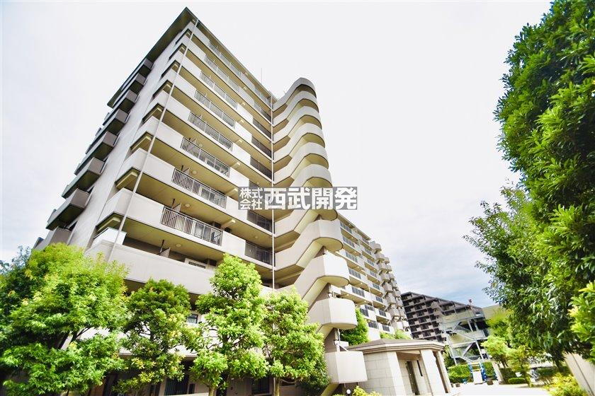 ラミーユ浦和ハイライズファーストキャッスル とても大きなマンションで、緑もありとても落ち着いた雰囲気です!<BR>外観(2025年9月)撮影