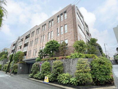 ヴァリウス代沢 歴史と静寂が息づく邸宅地「代沢1丁目」に佇む高級低層レジデンス♪ 快適さと機能性を備えた上質な住まいです。