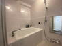 グランドマンション多摩川 白を基調とした浴室