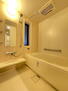 アプレ町田サザンコンフォート 窓がある1418サイズ。換気ができて清潔なバスルームです。
