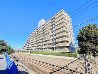 コスモ狭山富士見 【現地外観】<BR>陽当たりの良いマンションです!<BR>現地(2025年10月)撮影