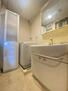 ドラゴンマンション京王多摩境壱番館 シャワー付き独立洗面台。脱衣所に大型の洗濯機も設置可能です