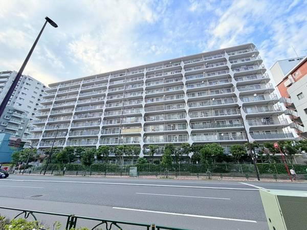 東陽町スカイハイツ 街に溶けこみ美しい景観を生み出すこの邸宅は採光や風通しまで考え抜いて造りあげました。<BR>