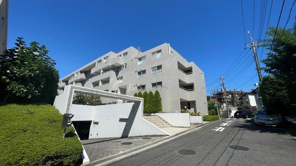 ハイツ東戸塚 1号棟(リフォーム完了しました) ■室内は空家になっておりますので、ぜひご覧ください。19.8帖のLDK。のびのびとくつろげるリビングは、家族のコミュニケーションの場として、みんなが集まる一番の場所に。