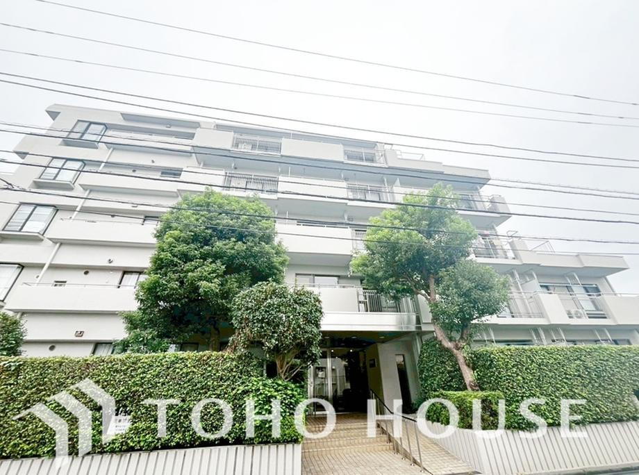 石神井公園パーク・ファミリア 漂う上質な空気感、マンションに入れば「おかえりなさい」と笑顔で迎えてくれるエントランス。最良の心配りを感じるマンションでした。