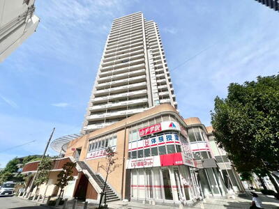グラシスタワー所沢 その邸が魅せる、気品・上質・重厚感・極細やかさ、そのすべては訪れた者に安らぎと品性を与える特別な空間です。ここに住むからこそ意味がある。すべての(始まり)をここから迎えます。