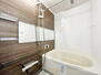 ロータリーマンション 【ユニットバス】<BR>追い焚き機能＆浴室暖房乾燥機付きで快適なバスルームになっています。