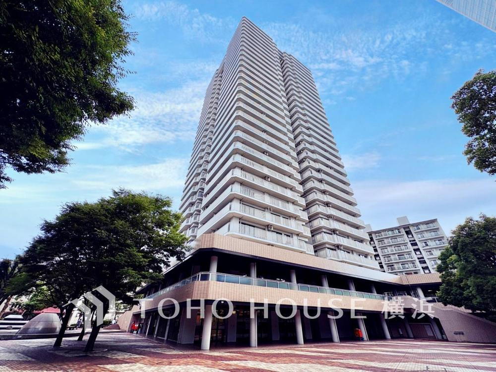 パークシティ新川崎西三番街D棟 【Appearance】<BR>時代が流れても変わらぬ価値、刻まれた年月の積み重ねがあるからこそのやすらぎを感じる佇まい。安心感と同時に未来へも続く悠々たる景観は、落ち着きと安心感を感じられることでしょう。