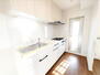 マープル津田沼スカイハイツ　Ａ棟 【キッチン】<BR>2024年1月のリフォームで交換された、壁付けタイプのキッチンです。作業に集中しやすく、ダイニングスペースの広さを損なわない仕様です。