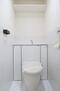グランシャリオ府中第１ トイレは上部、背面にも収納スペースがあるので、掃除用具等を収納いただけます。