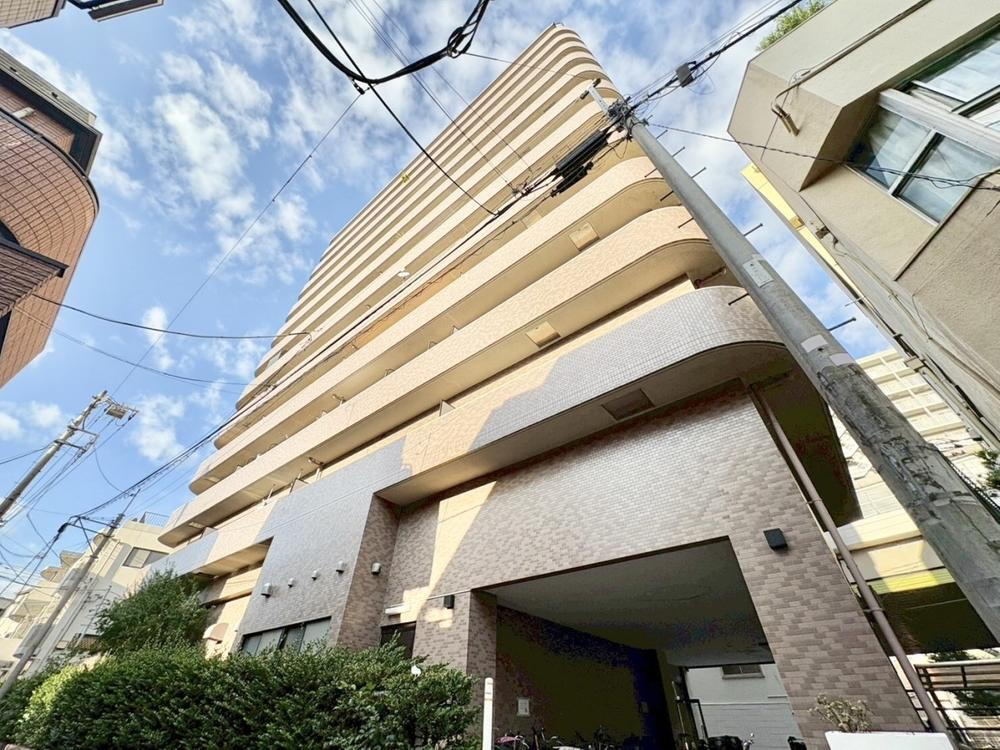 日神パレステージ板橋本町第6 季節感を演出する多彩な樹木と豊かな彩りが重なり、四季折々の変化を楽しめる心地よい場所となることでしょう。時間の経過と共に味わいが出る素敵なリゾート時間を楽しんでください。