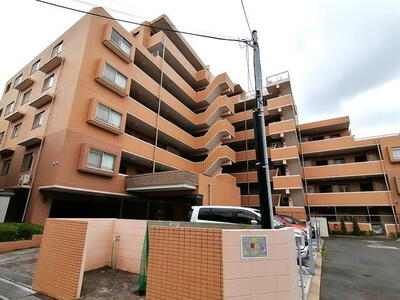 サンクレイドル薬園台壱番館 時を経るごとに趣を深め、住まう方が永く愛着を感じられる外観デザイン。