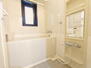 ライオンズマンション京王南大沢 バスルーム内に窓があり、湿度対策も施されております。