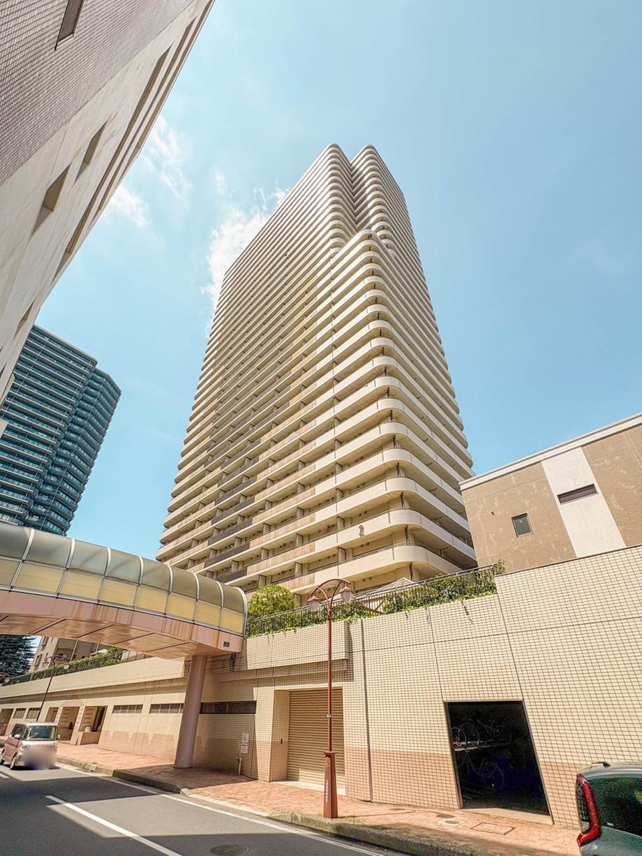 アルーサ北与野ノースピア上落合2号棟 【外観】こちらの物件が少しでも気になるようでしたら、お気軽にお問合せください。人生でいちばん大きなお買い物ですので、ゆっくりご見学ください。ネット上の画像と実際の見学では、リアル感がまるで違います。